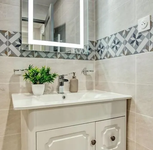 Appartement 110m2- 3ch-clim-tres Spacieux Parijs